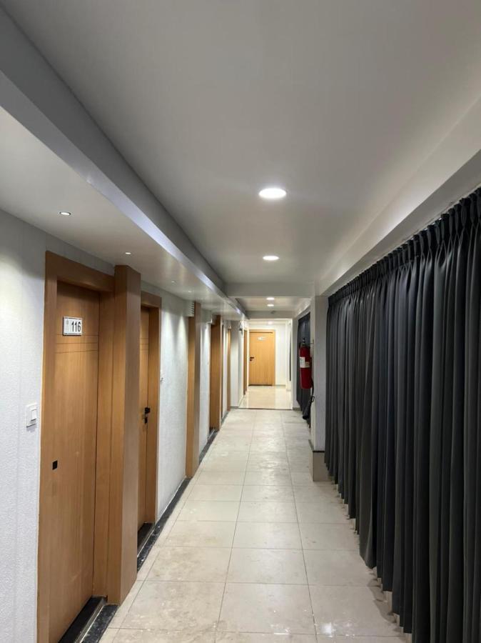 Hotel Cozzy Palace Surat Ngoại thất bức ảnh