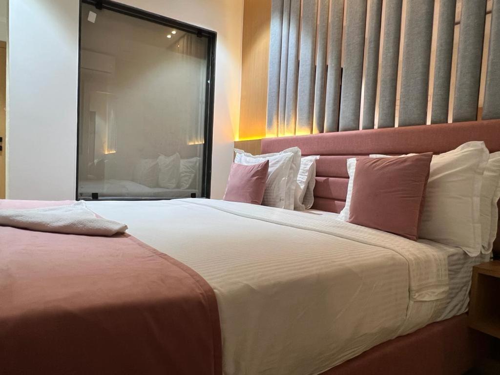 Hotel Cozzy Palace Surat Ngoại thất bức ảnh