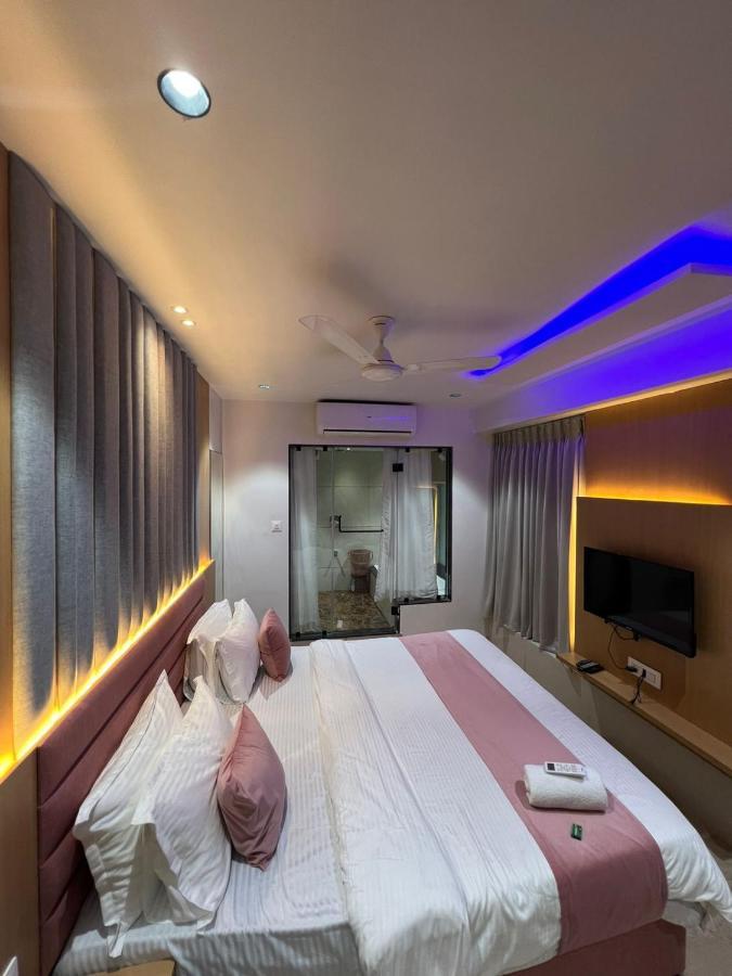 Hotel Cozzy Palace Surat Ngoại thất bức ảnh