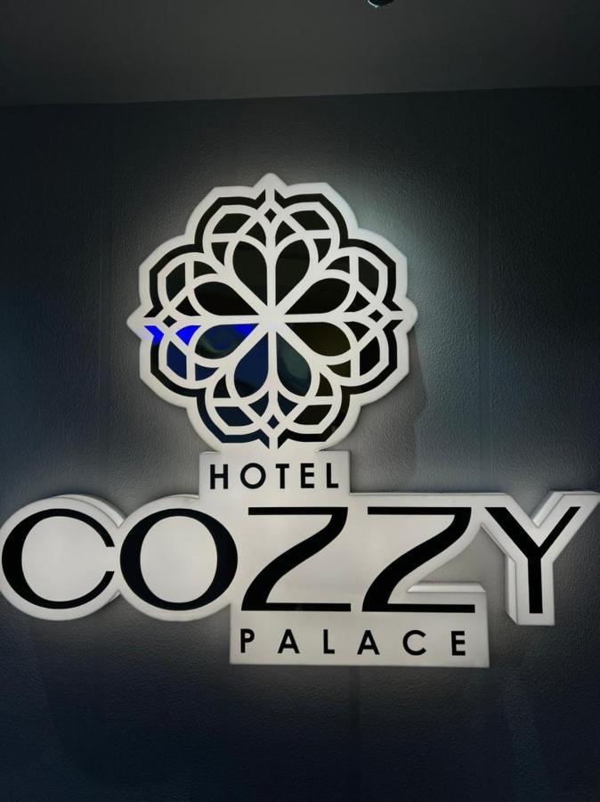Hotel Cozzy Palace Surat Ngoại thất bức ảnh